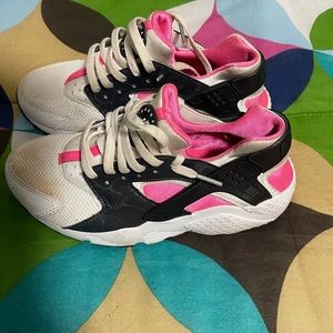 Kids Nike Huarache Size 4Y